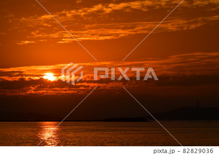 朝焼けの海と空 朝焼けの海と空 82829036