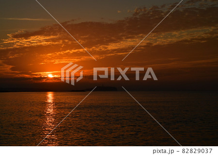 朝焼けの海と空 朝焼けの海と空 82829037