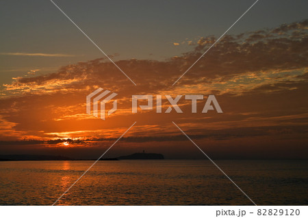 朝焼けの海と空 朝焼けの海と空 82829120