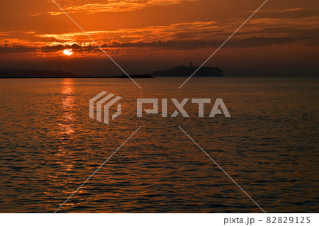 朝焼けの海と空 朝焼けの海と空 82829125