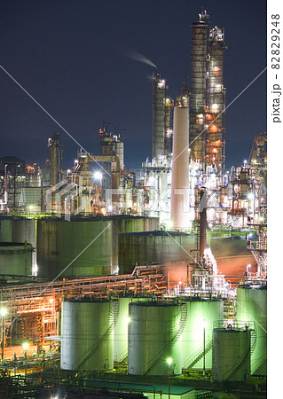 【和歌山県】9月・東熱ゼネラル石油和歌山工場の夜景 82829248