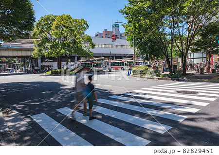 阿佐ヶ谷駅北口前の街並み　東京都杉並区 82829451
