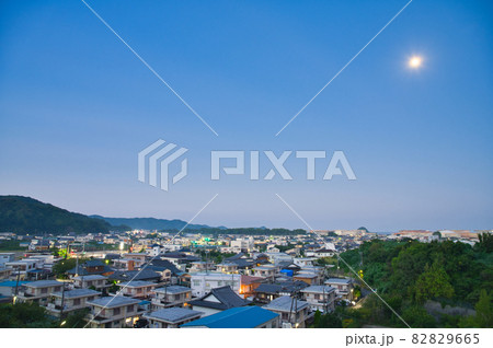 【和歌山県】9月・早朝の有田市　街風景 82829665