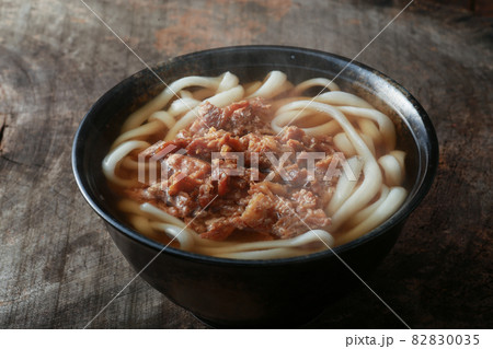 湯気の上る温かいうどん 湯気の上る温かいうどん 82830035