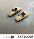 ベンサン　使い古したサンダル 82830096