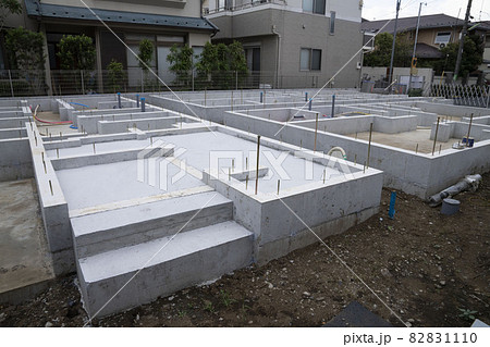 一戸建て住宅の基礎工事、住宅の基礎,新築住宅の工事現場, 一戸建て住宅の基礎工事、住宅の基礎,新築住宅の工事現場, 82831110