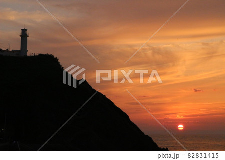 夕焼け灯台 82831415