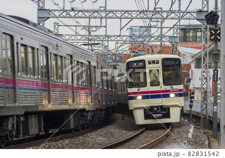京王線 新宿行き 府中駅 各駅停車 京王線 新宿行き 府中駅 各駅停車 82831542