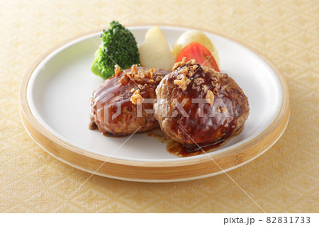 色々な料理にトッピング出来るフライドオニオン 色々な料理にトッピング出来るフライドオニオン 82831733