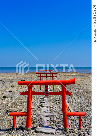 大魚神社海中鳥居　引き潮後　【佐賀県藤津郡太良町】 82831874