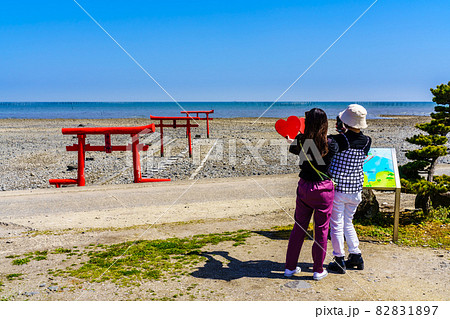 大魚神社海中鳥居　引き潮後　【佐賀県藤津郡太良町】 82831897
