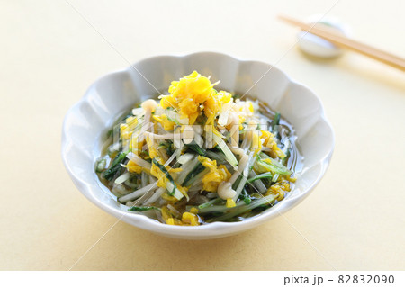 食用菊と水菜と榎茸のお浸し 食用菊と水菜と榎茸のお浸し 82832090