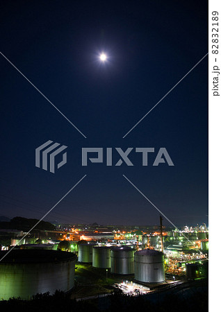 【和歌山県】9月・東熱ゼネラル石油和歌山工場の夜景 82832189