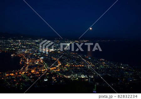 函館山の夜景と満月 函館山の夜景と満月 82832234