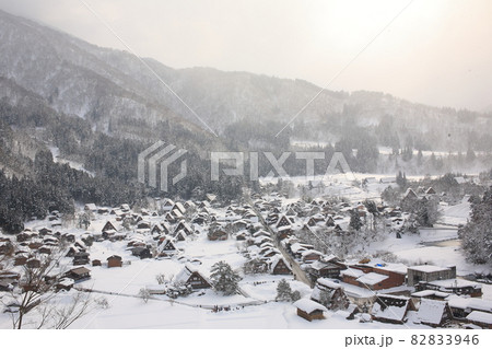 降雪・白川郷荻町合掌集落【岐阜県大野郡白川村】 82833946