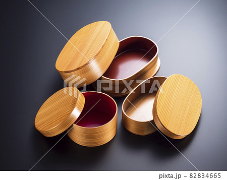 曲げわっぱ　小判型と丸型 82834665