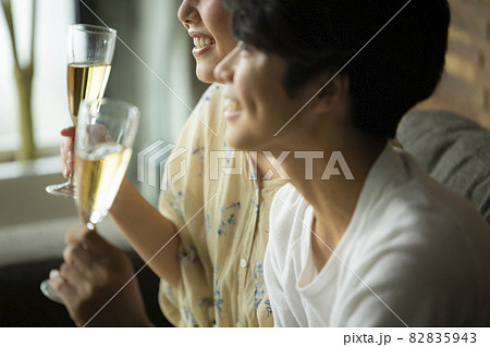シャンパングラス カップル  シャンパングラス カップル  82835943