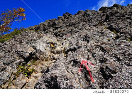 妙高山　燕温泉コース　南峰直下の岩場 82836076
