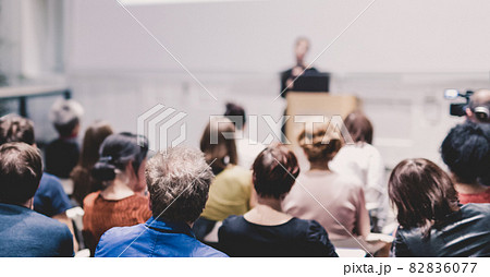 Woman giving presentation on business conference event. 82836077