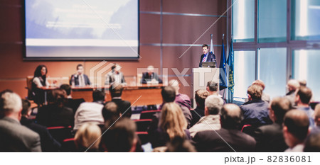 Speaker giving presentation on scientific business conference. 82836081
