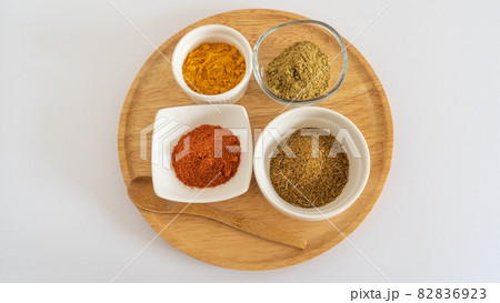 スパイス(クミン・コリアンダー・レッドチリ・ターメリック)	 82836923