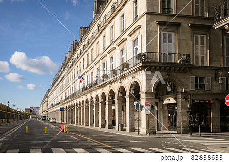 晴れの日のリヴォリ通り 晴れの日のリヴォリ通り 82838633