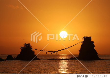 豊後二見ヶ浦の日の出（2021年10月撮影） 82838946
