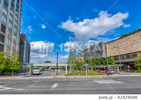 東京世田谷の都市風景 バスロータリー 東京世田谷の都市風景 バスロータリー 82839086