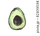 アボカド　断面図のイラスト 82839598