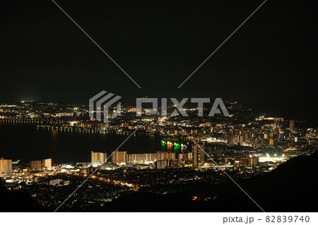 比叡山ドライブウェイの夢見が丘展望台より俯瞰する大津市の夜景 82839740