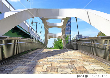 名古屋市中区大須 大津通に架かる若宮広場の歩道橋 名古屋市中区大須 大津通に架かる若宮広場の歩道橋 82840182