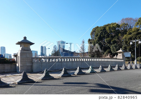 原宿駅前の神宮橋（東京都渋谷区神宮前） 82840965
