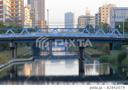 横十間川と旅所橋　(江東区) 82842079