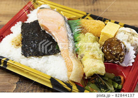 おいしい鮭のり弁当 82844137
