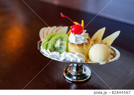 プリンアラモード 82844567