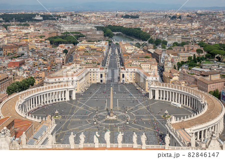 Panoramic view on the St. Peter's square and city of Rome Panoramic view on the St. Peter's square and city of Rome 82846147