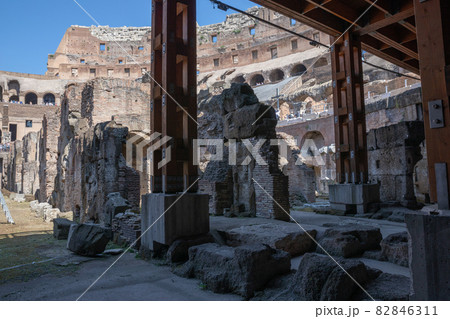 Panoramic view of interior of Colosseum in Rome 82846311