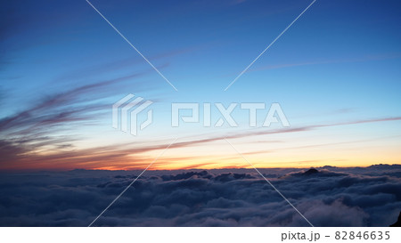 穂高山荘からの夕日 穂高山荘からの夕日 82846635