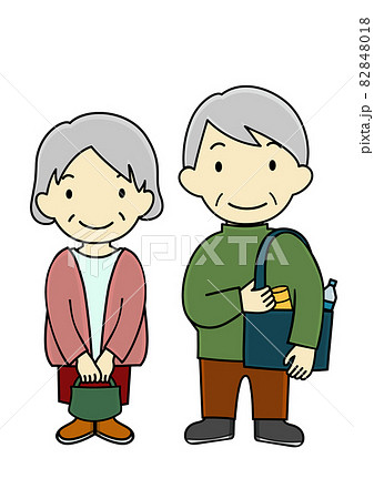 笑顔で外出するシニア夫婦のイラストセット（アフターコロナのイメージ等に） 82848018