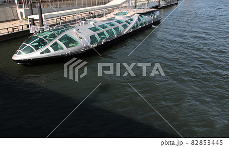 隅田川のクルーズ船 クイーン・エメラルダス 82853445
