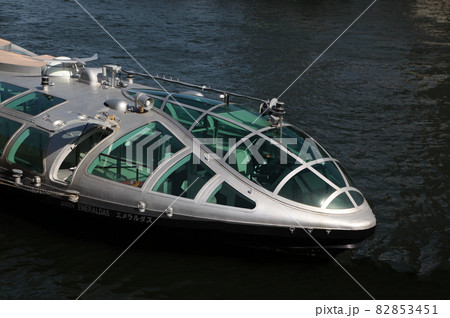 隅田川のクルーズ船 クイーン・エメラルダス 82853451