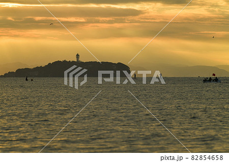 朝焼け　光　海　湘南 82854658
