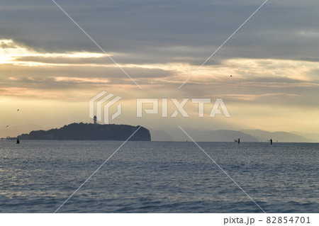 朝焼け 日の出 湘南の海 朝焼け 日の出 湘南の海 82854701