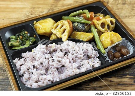 美味しい白身魚黒酢和えとこんにゃく入り十六穀ごはん弁当 美味しい白身魚黒酢和えとこんにゃく入り十六穀ごはん弁当 82856152