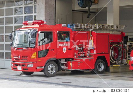 待機する消防車　消防車　緊急車両 82856434