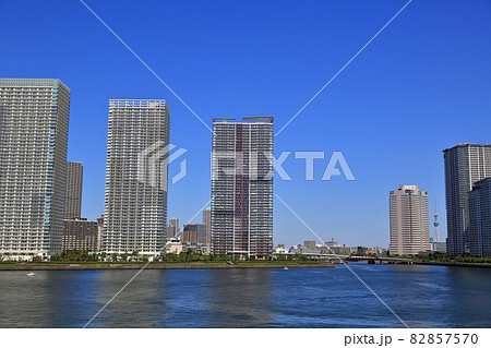 東京　江東区　晴海、豊洲の都市風景　マンション郡 82857570