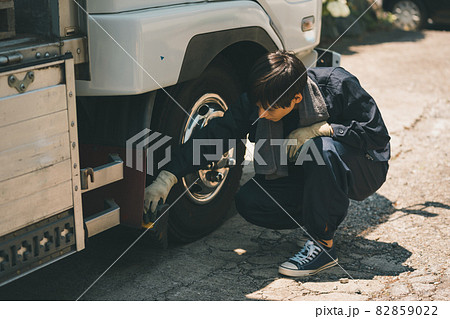 トラックの車輪止め トラックの車輪止め 82859022