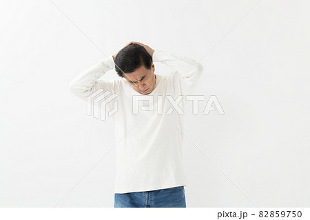 シニア男性 物忘れ 悩む シニア男性 物忘れ 悩む 82859750