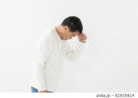 シニア男性 物忘れ 悩む シニア男性 物忘れ 悩む 82859814