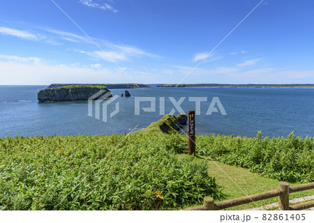 北海道　霧多布のアゼチの岬からの展望 82861405